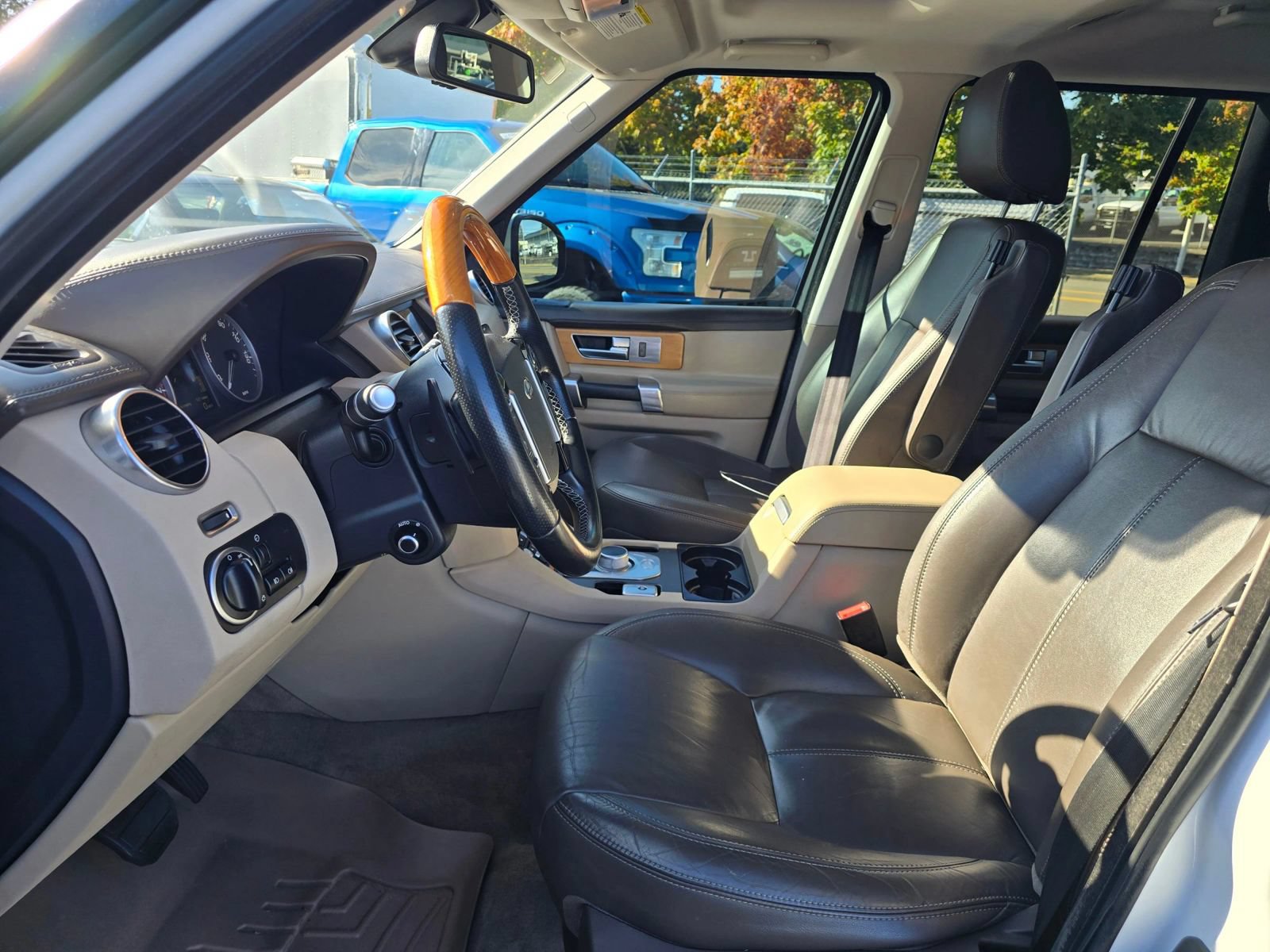 Used 2015 Land Rover LR4 HSE LUX AWD/4WD image 19
