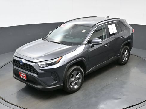 Used 2024 Toyota RAV4 LE AWD/4WD image 34