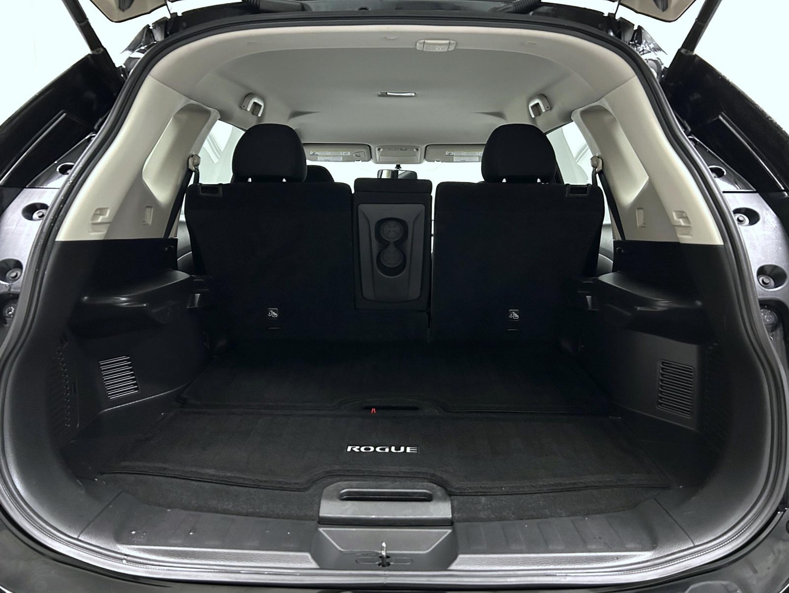 Used 2018 Nissan Rogue SV AWD/4WD image 21