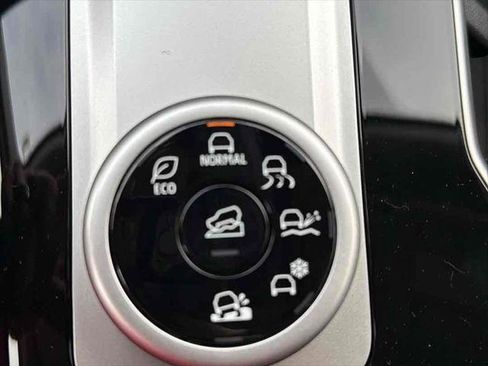 New 2026 Mitsubishi Outlander SE image 25