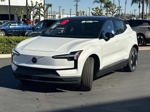 New 2026 Volvo EX30 Plus w/ Climate Package image 3