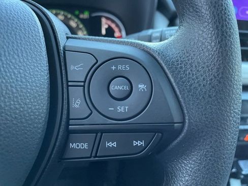 Used 2025 Toyota RAV4 XLE image 19