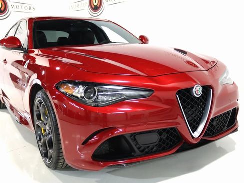Used 2018 Alfa Romeo Giulia Quadrifoglio w/ Driver Assist Dynamic Package image 30