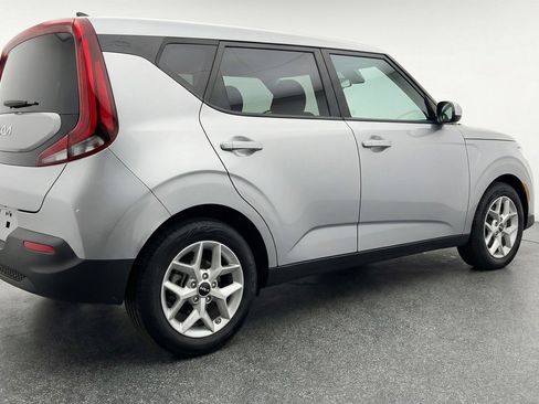Used 2025 Kia Soul LX w/ LX Technology Package image 9