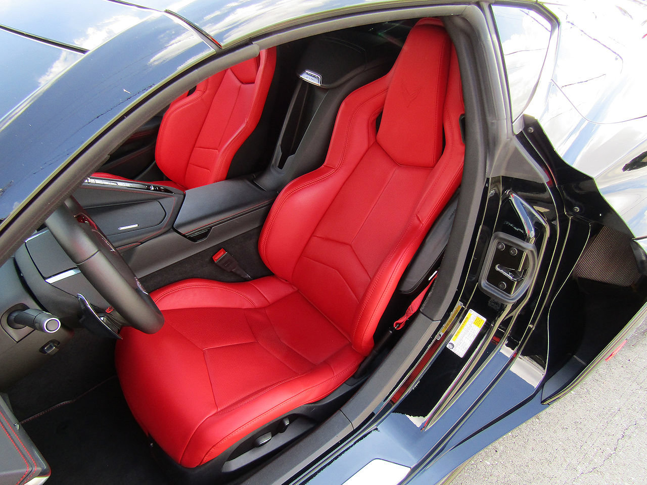 Used 2024 Chevrolet Corvette Z06 RWD image 9