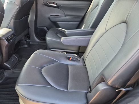 Certified 2026 Toyota Highlander XLE AWD/4WD image 12