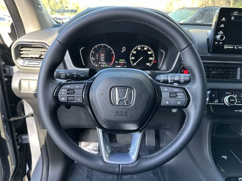 Used 2023 Honda Pilot Touring image 14