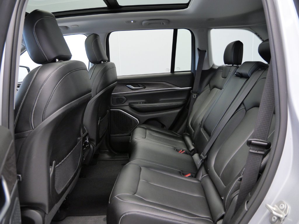 Used 2023 Jeep Grand Cherokee Limited AWD/4WD image 14