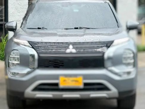 Used 2022 Mitsubishi Outlander SE FWD image 3