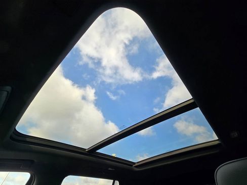 Used 2021 Chevrolet Tahoe Z71 w/ Luxury Package image 17