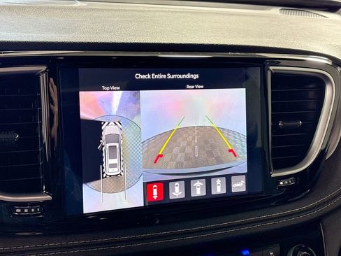 New 2026 Chrysler Pacifica Limited w/ Uconnect Theater Family Group image 17