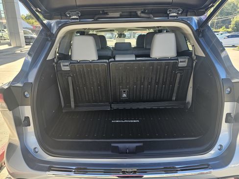 Certified 2021 Toyota Highlander Limited image 7