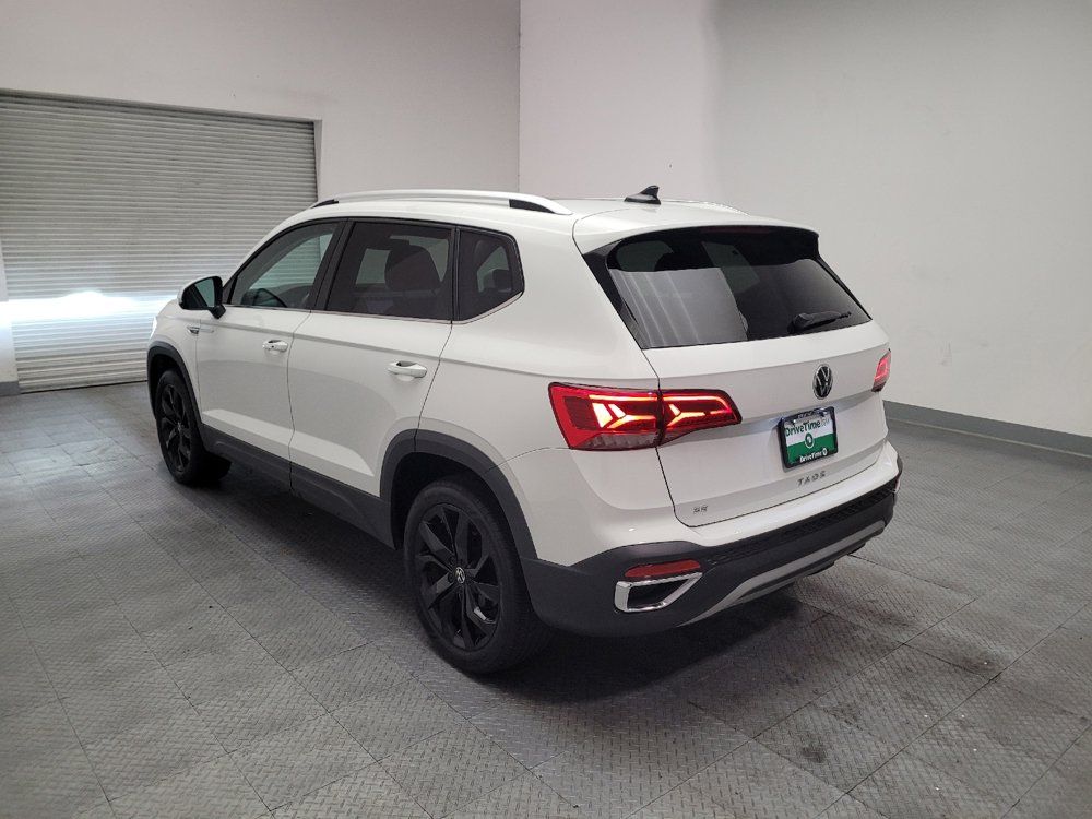 Used 2023 Volkswagen Taos SE w/ Panoramic Sunroof Package FWD image 5