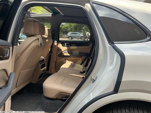 Used 2023 Porsche Cayenne AWD/4WD image 9