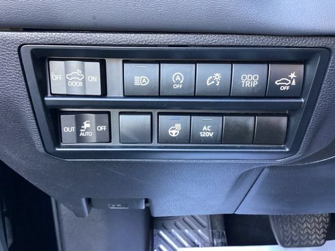 Used 2024 Toyota Tundra Platinum AWD/4WD image 22
