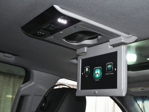 Used 2017 GMC Yukon SLT w/ Open Road Package image 52