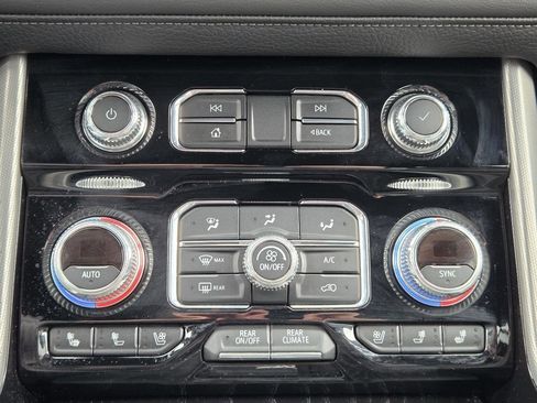 Used 2021 GMC Yukon Denali w/ Denali Ultimate Package AWD/4WD image 30