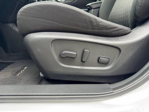 Used 2020 Nissan Rogue SV AWD/4WD image 25
