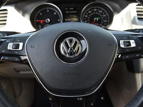 Used 2015 Volkswagen Golf TDI SE FWD image 16