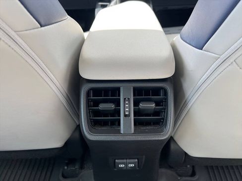 Used 2022 Lexus UX 200 w/ Accessory Package (Z1) FWD image 14
