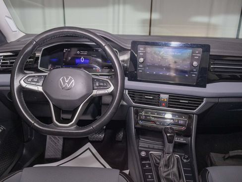 Used 2025 Volkswagen Jetta SE FWD image 16