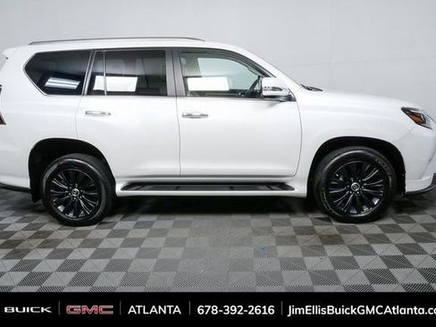 Used 2023 Lexus GX 460 Luxury image 2