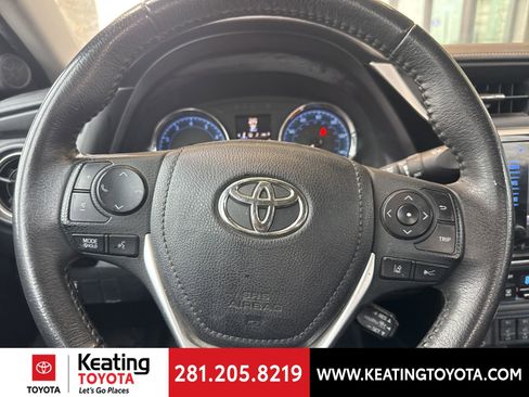 Used 2018 Toyota Corolla XSE image 13