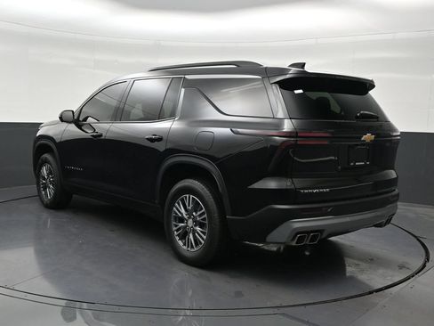 Used 2025 Chevrolet Traverse LT w/ Driver Confidence Package FWD image 3