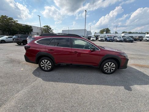 Used 2025 Subaru Outback Premium AWD/4WD image 2