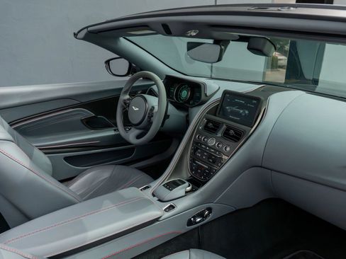 Used 2021 Aston Martin DB11 Volante image 55
