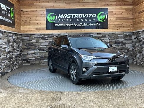 Used 2018 Toyota RAV4 XLE AWD/4WD image 2