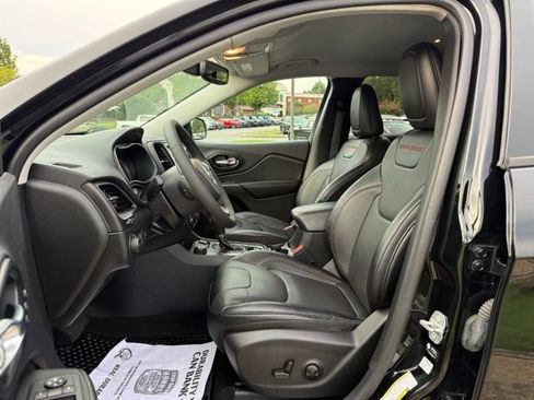 Used 2022 Jeep Cherokee Trailhawk w/ Premium Leather Package AWD/4WD image 13