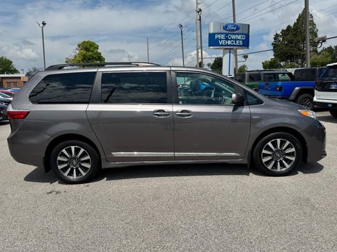 Used 2018 Toyota Sienna XLE w/ Protection Package AWD/4WD image 2