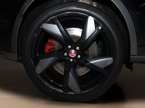 Used 2021 Jaguar F-PACE SVR image 26