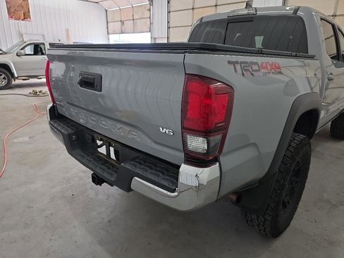 Used 2019 Toyota Tacoma TRD Off-Road image 11