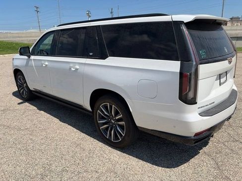 Used 2024 Cadillac Escalade ESV Sport Platinum AWD/4WD image 4