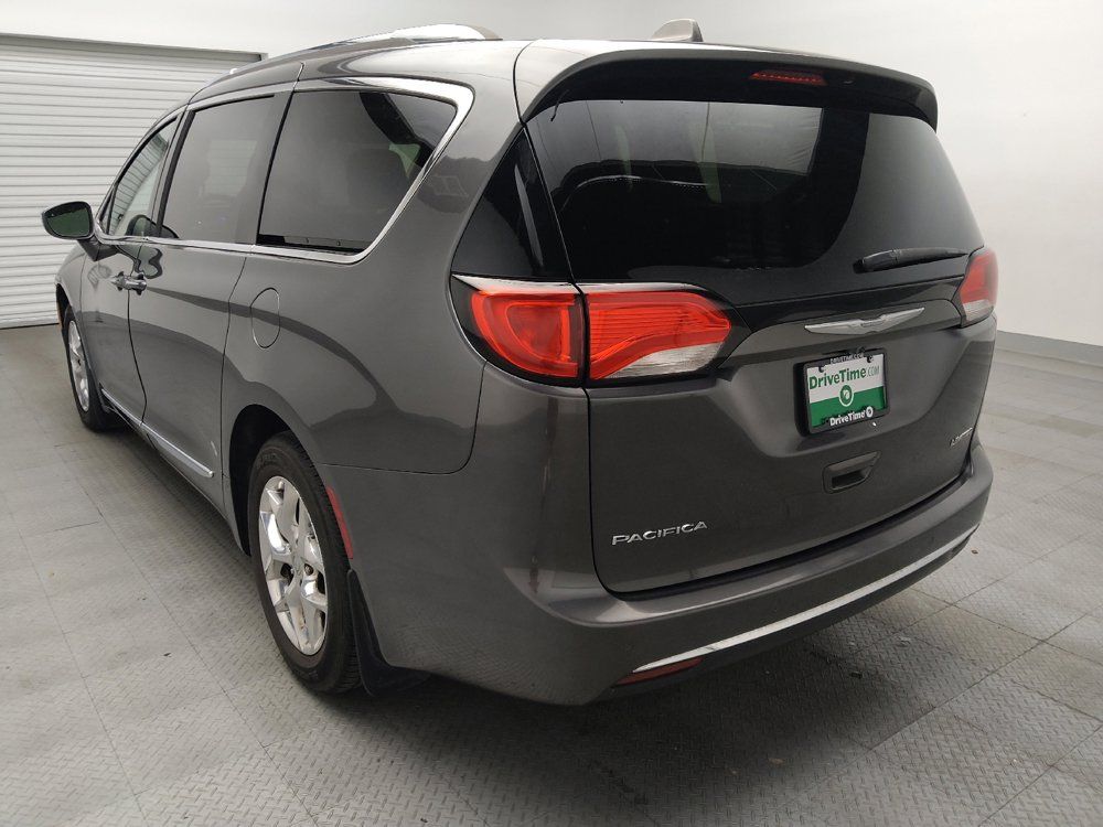 Used 2017 Chrysler Pacifica Limited FWD image 5