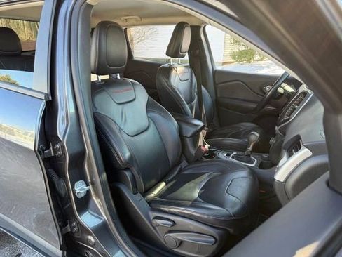 Used 2014 Jeep Cherokee Trailhawk w/ Leather Interior Group AWD/4WD image 7