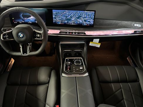 Used 2026 BMW i7 eDrive50 w/ M Sport Package RWD image 15