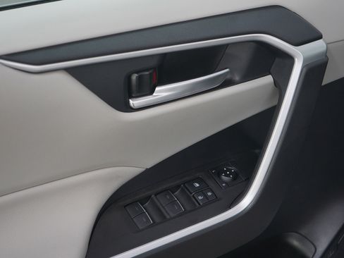 Used 2025 Toyota RAV4 XLE w/ Convenience Package image 21