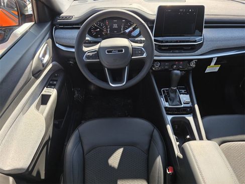 New 2026 Jeep Compass Latitude image 10