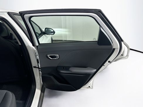 Used 2025 Kia K4 LXS image 30