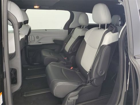 Used 2025 Toyota Sienna XSE image 15