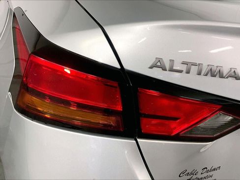 Used 2025 Nissan Altima 2.5 SV FWD image 27