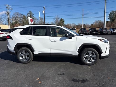 New 2025 Toyota RAV4 LE image 2