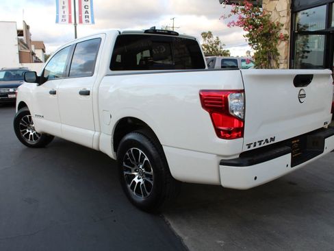 Used 2023 Nissan Titan SV RWD image 3