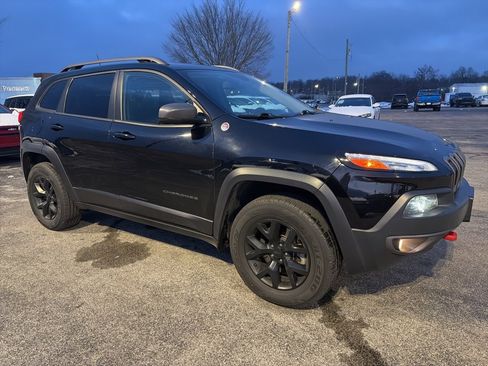 Used 2018 Jeep Cherokee Trailhawk w/ Quick Order Package 27L image 3