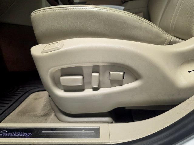 Used 2016 Cadillac SRX Luxury w/ Driver Awareness Package FWD image 13