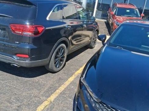 Used 2020 Kia Sorento S image 2