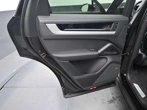 New 2026 Porsche Cayenne Coupe AWD/4WD image 23